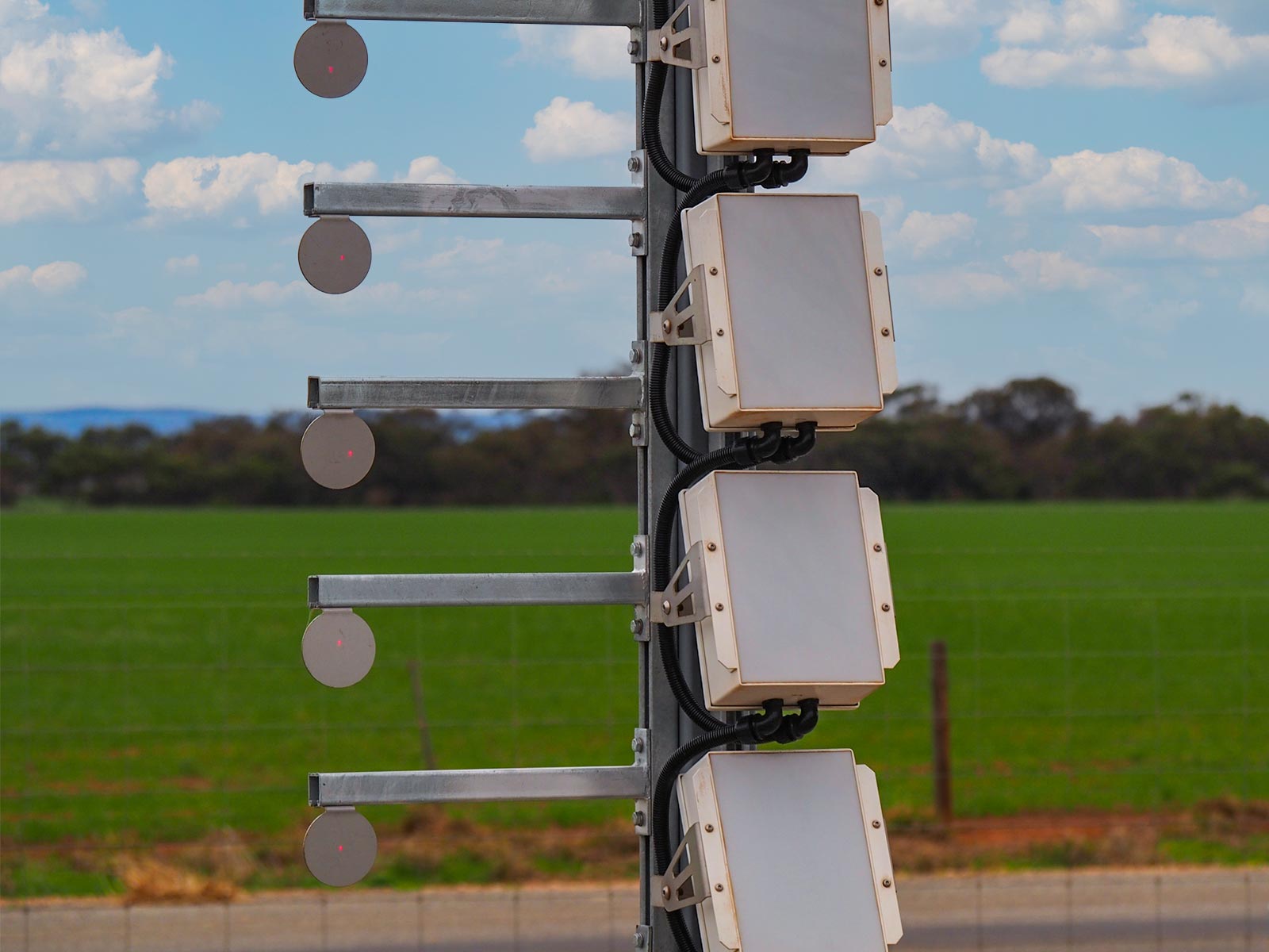 Gazarray 916 Antennae and optical sensor targets